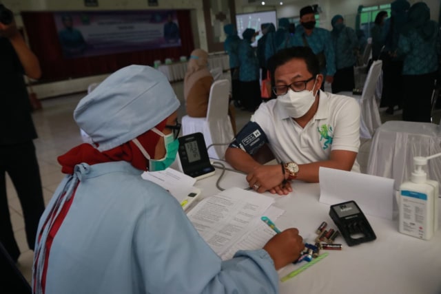 Penyintas COVID-19, Wali Kota Malang Sutiaji Jalani Vaksin Dosis Pertama (268674)