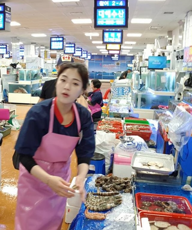 Berburu Alaskan King Crab di Noryangjin Fish Market (319739)