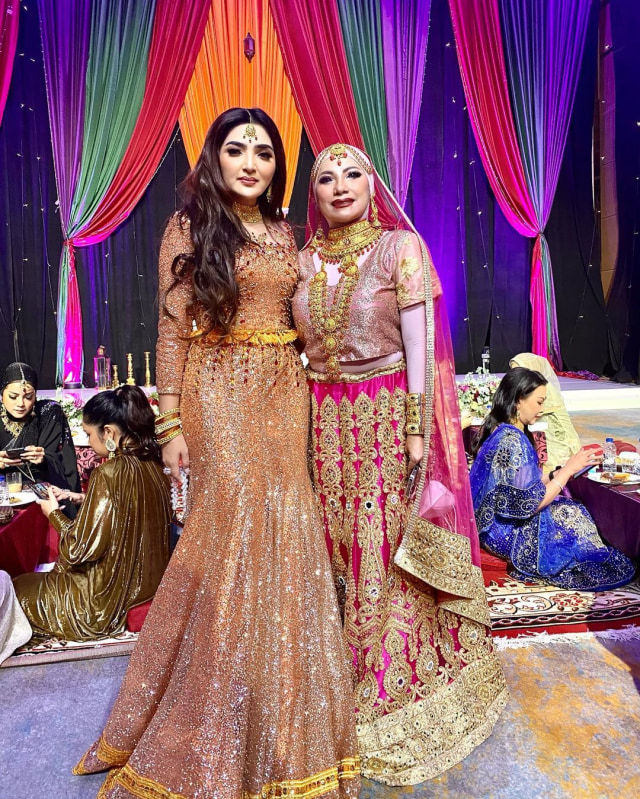Gaya 5 Seleb ala Bintang Bollywood di Acara Henna Night Aurel Hermansyah (220654)