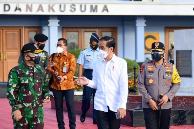 Keberangkatan Presiden Jokowi menuju Kabupaten Halmahera Utara, Maluku. Foto: Muchlis Jr - Biro Pers Sekretariat Presiden