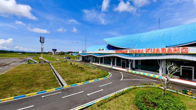 Bandar Udara Kuabang, di Kabupaten Halmahera Utara, Provinsi Maluku Utara.  Foto: Agus Suparto/Presidential Palace