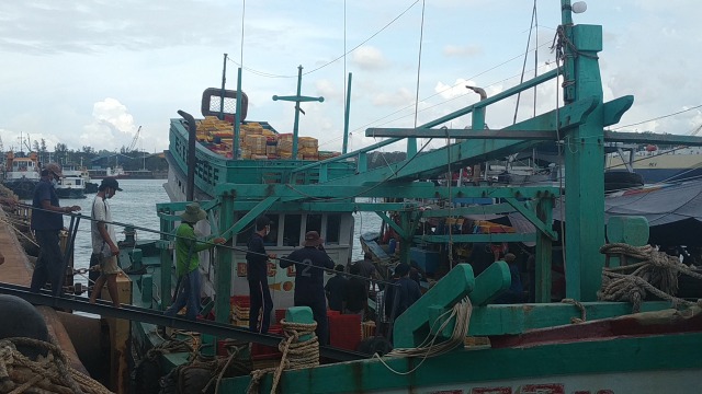 Barang bukti kapal asing yang melakukan penangkapan ikan di laut Natuna Utara, Kepulauan Riau. Foto: Rega/kepripedia.com