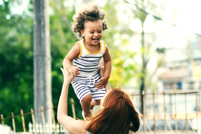 Ilustrasi hak anak untuk mendapat kasih sayang orang tua. Sumber: Unsplash