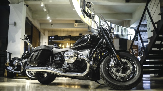 Video: BMW R18 Classic, Moge Rp 1 Miliar Lebih Bermesin Boxer 1.800 Cc (146344)