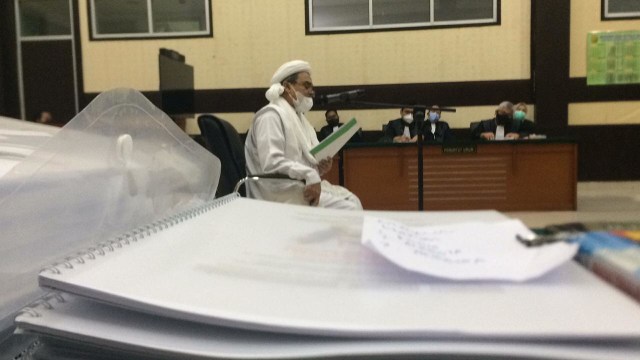 Habib Rizieq membacakan eksepsi dalam persidangan di Pengadilan Negeri Jakarta Timur. Foto: Dok. Istimewa