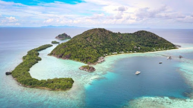 Pulau Tropis yang ada di Kabupaten Kepulauan Anambas. Foto : Istimewa