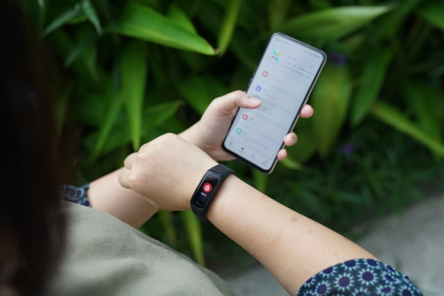 Melihat Oppo Band, Gelang Pintar yang Punya Menu Olahraga Lengkap (122026)