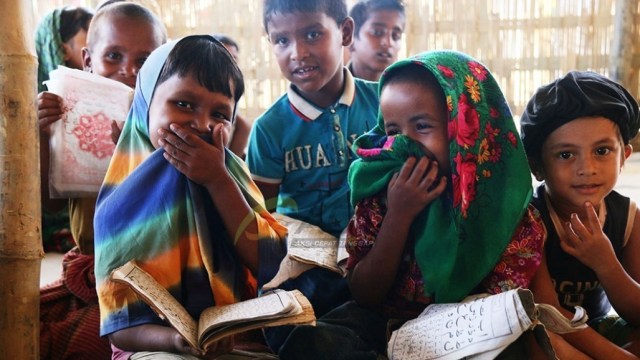Ilustrasi. Pengungsi anak Rohingya menjalani pendidikan di kamp pengungsian Cox’s Bazar, Bangladesh. Foto diambil pada tahun 2017. (ACTNews/Erwin Santoso)