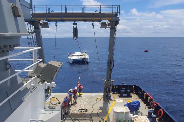 Penyelamatan kapal dalam bahaya di Samudra Pasifik oleh kru kapal R/V Sally Ride. Foto: Gabriella Alodia.