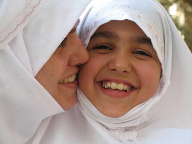 Ilustrasi ibu dan anak muslim. Foto: Dok. ebrahim/Pixabay