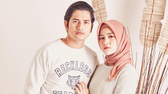 Zikri Daulay bersama istrinya. Foto: Instagram/@zikridaulay1