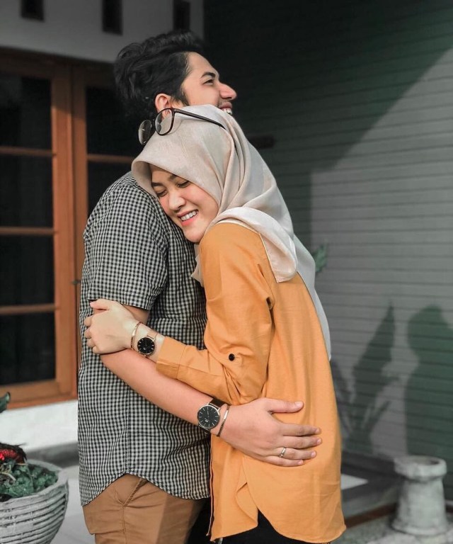 Zikri Daulay bersama istrinya. Foto: Instagram/@zikridaulay1