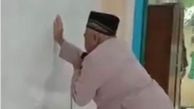 Video Muazin Tunanetra Bersuara Merdu di Banyuwangi yang Bikin Kagum Warganet (11374)
