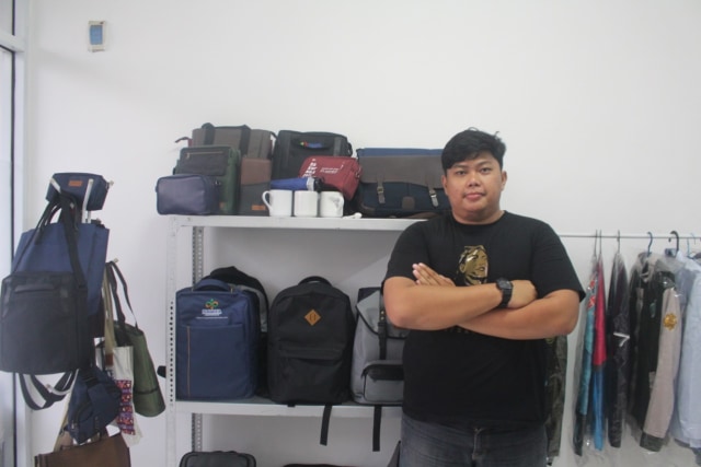 Hafiq Gani dan produknya. Foto: dok