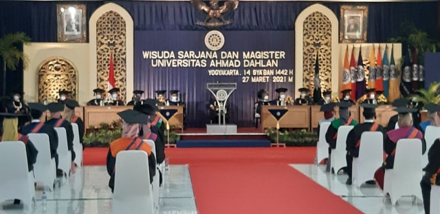 Wisuda mahasiswa di Universitas Ahmad Dahlan (UAD) Yogyakarta. Foto: Len/Tugu Jogja