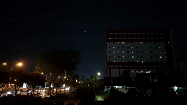Hotel Ibis Pontianak membuat formasi 60+ pada jendela kamarnya pada peringatan Earth Hour, Sabtu, 27 Maret 2021. Foto: Leo Prima/Hi!Pontianak 