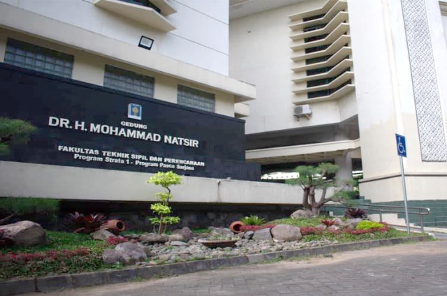 Mohammad Natsir dan Secercah Tarikh UII (97086)