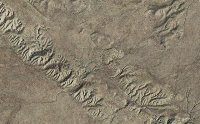 Citra satelit yang menunjukan kelurusan Sesar San Andreas di Carrizo Plain (San Luis Obispo County), California, Amerika Seriat (Sumber foto: Citra Google Earth)