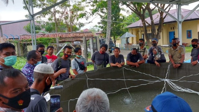 DKP Sulteng gelar pelatihan budidaya ikan air tawar sistem teknologi bioflok di Mako Polairud Polda Sulteng, Minggu (28/3). Foto: DKP Sulteng