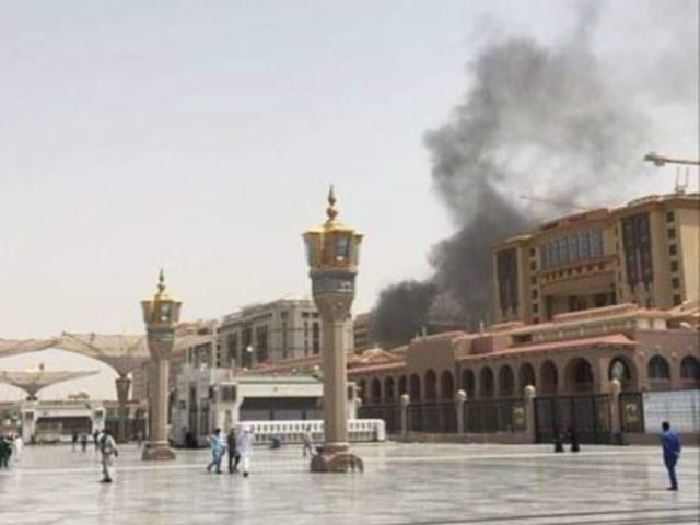 Kebakaran di dekat Masjid Nabawi Madinah, Minggu (28/3/2021). Foto: Dok. Haramain Sharifain