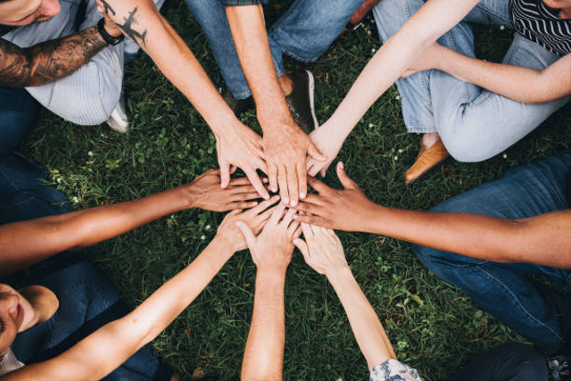 Ilustrasi tolernasi perbedaan antar sesama Foto: iStockphoto