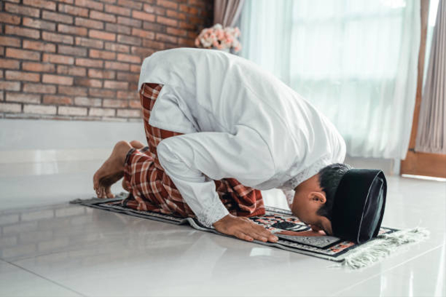 Ilustrasi sujud syukur Foto: iStockphoto