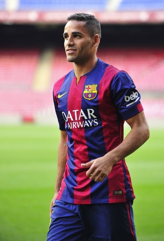 Douglas Santos ex pemain Barcelona. Foto: Getty Images