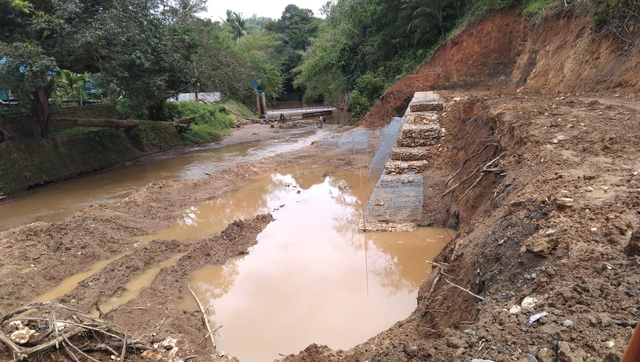 Pekerjaan pengendalian banjir sungai remu, Kota Sorong, Papua Barat, mulai dikerjakan, foto : Yanti/Balleo News