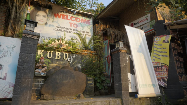 Hiasan bernuansa Bali di Kubu Selem. Foto : Yogiez/ Lampung Geh