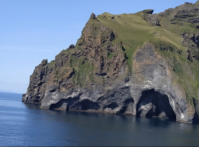 Bukan Dikutuk Menjadi Batu, Inilah Batu Menyerupai Gajah di Islandia (18133)