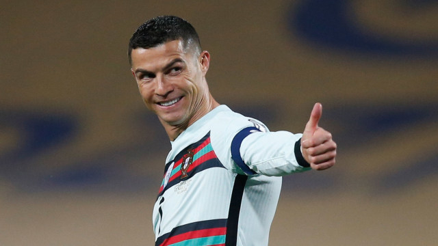 Pemain Timnas Portugal Christiano Ronaldo saat pertandingan kualifikasi Piala Dunia Eropa antara Serbia melawan Portugal di Stadion Rajko Mitic, Beograd, Serbia (27/3). (Foto: NOVAK DJUROVIC/REUTERS)