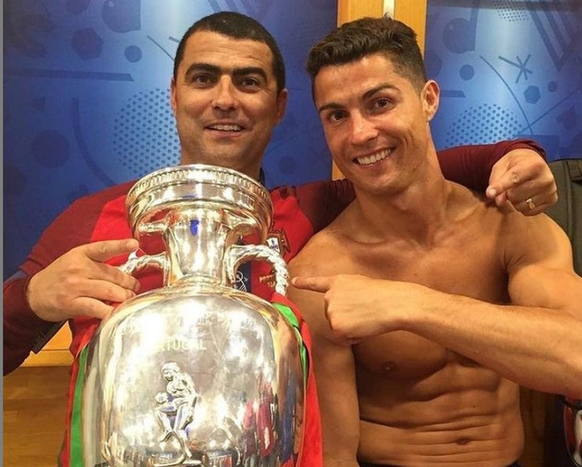 Kisah Cristiano Ronaldo Selamatkan Sang Kakak dari Kecanduan Narkoba & Alkohol (8398)