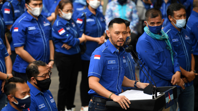 Ketua Umum DPP Partai Demokrat Agus Harimurti Yudhoyono menyampaikan konferensi pers di Kantor DPP Partai Demokrat, Jakarta, Rabu (31/3/2021). Foto: Sigid Kurniawan/ANTARA FOTO