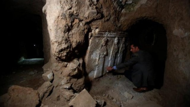 Terowongan di bawah makam Nabi Yunus (Foto: @bcnn1 via Twitter)