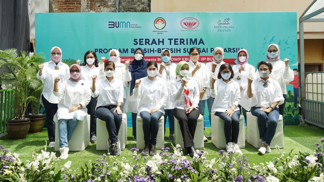 Dharma Wanita Persatuan (DWP) Kementerian BUMN dan Ikatan Istri Pimpinan BUMN membentuk Gerakan Indonesia Bersih. Foto: Dok: Istimewa