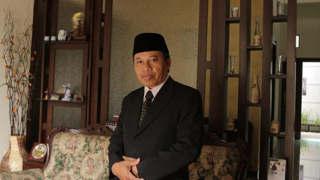 Prof. Dr. H. Roibin, MHI resmi mendaftar sebagai bakal calon rektor UIN Malang.(foto:dok)