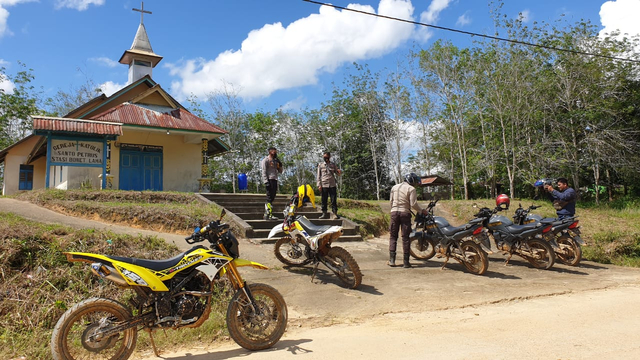 Polsek Sungai Tebelian melakukan patroli skala besar ke gereja-geraja di pedalaman. Foto: Dok. Polsek Sungai Tebelian