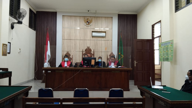 Sidang Putusan Perkara menghilangkan nyawa oleh Alpin Andrian kepada Syekh Ali Jaber, Kamis (1/4). | Foto : Bella Sardio / Lampung Geh