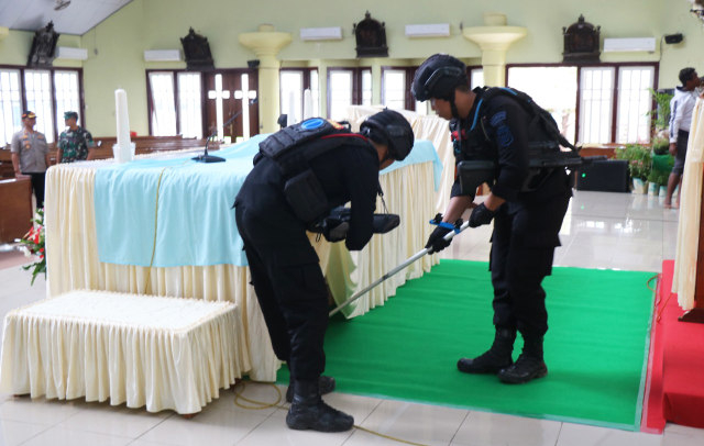 Polisi di Merauke sterilisasi gereja. (Dok Polda Papua) 