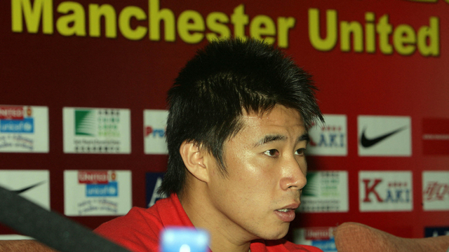 Dong Fangzhuo, eks pemain Manchester United. Foto: GOH CHAI HIN/AFP