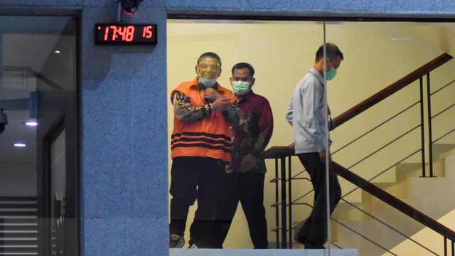 Terdakwa Kasus Korupsi Bansos Bandung Barat, Totoh Gunawan, Minta Dibebaskan (74979)