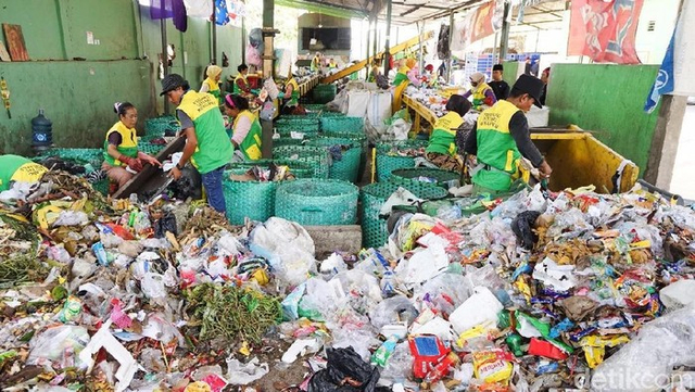 Pengolahan sampah di Banyuwangi (Foto: Ardian Fanani-detikcom)