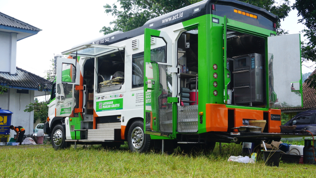 Humanity Food Truck Sajikan Pangan bagi Pengungsi Ledakan Kilang Minyak Balongan (180582)