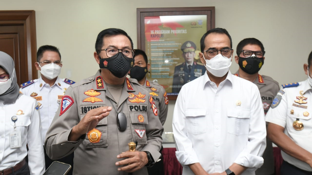 Kakorlantas Polri Irjen Pol Istiono dan Menhub Budi Karya Sumadi saat rapat koordinasi bahas larangan Mudik 2021. Foto: Dok. Istimewa