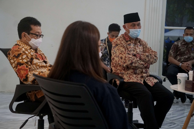 Foto Gubernur Sumbar Mahyeldi Ansharullah Kunjungi Kantor Kumparan