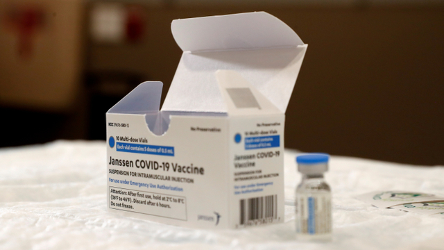 Ilustrasi vaksin corona Johnson & Johnson. Foto: Shannon Stapleton/REUTERS