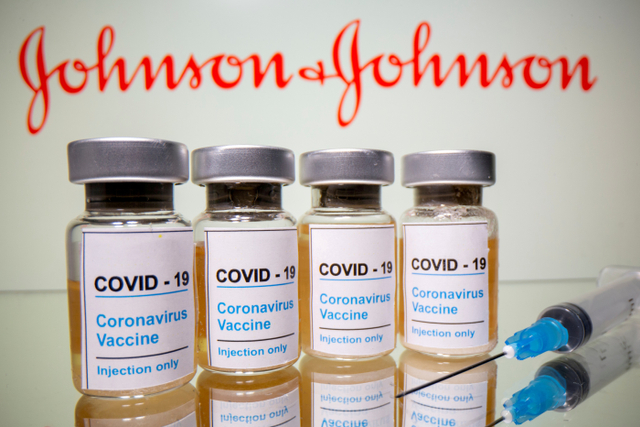 Ilustrasi vaksin corona Johnson & Johnson. Foto: Dado Ruvic/REUTERS