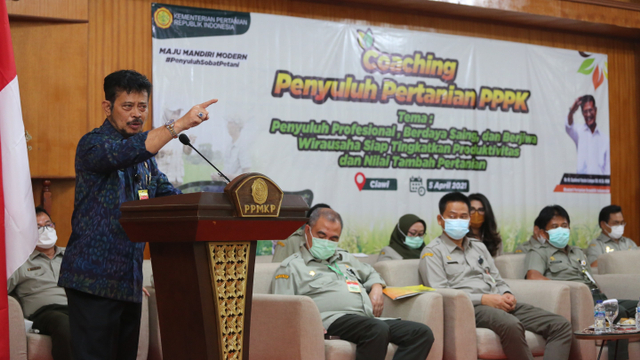 Menteri Pertanian Syahrul Yasin Limpo memberikan arahan pada kegiatan Coaching Penyuluh Pertanian yang  dilaksanakan di Pusat Pelatihan Manajemen dan Kepemimpinan Pertanian (PPMKP) Ciawi, Bogor, Senin (5/4 Foto: Kementan RI