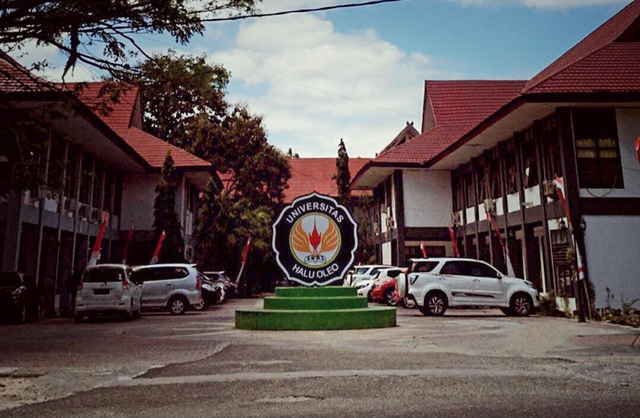 Salah satu fakultas di Iniversitas Halu Oleo. Foto: Aldo/kendarinesia.