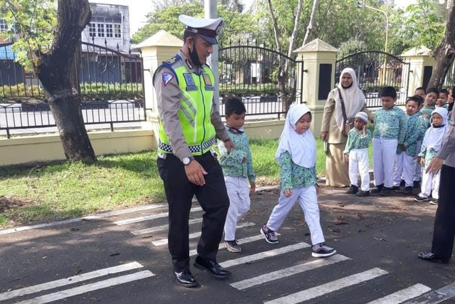 Ketika Polisi di Aceh Mengajari Anak Usia Dini Tertib Lalu Lintas (365056)